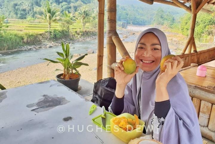 Ternyata Begini Pola Makan Sehat ala Dewi Hughes, Berhasil Turunkan 11 Kg dalam Sebulan!