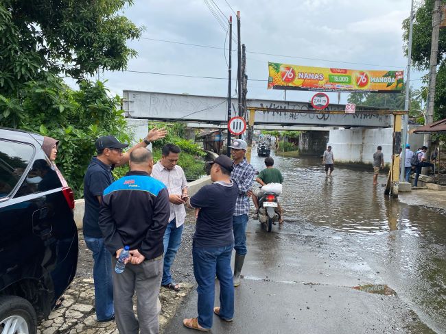 Sekda Kabupaten Pekalongan M Yulian Akbar Tinjau Banjir di Pacar Tirto Pekalongan