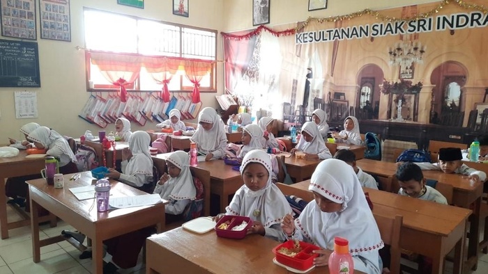 Kurangi Sampah, Siswa MIN 1 Kendal Bawa Bekal Makan dan Minuman