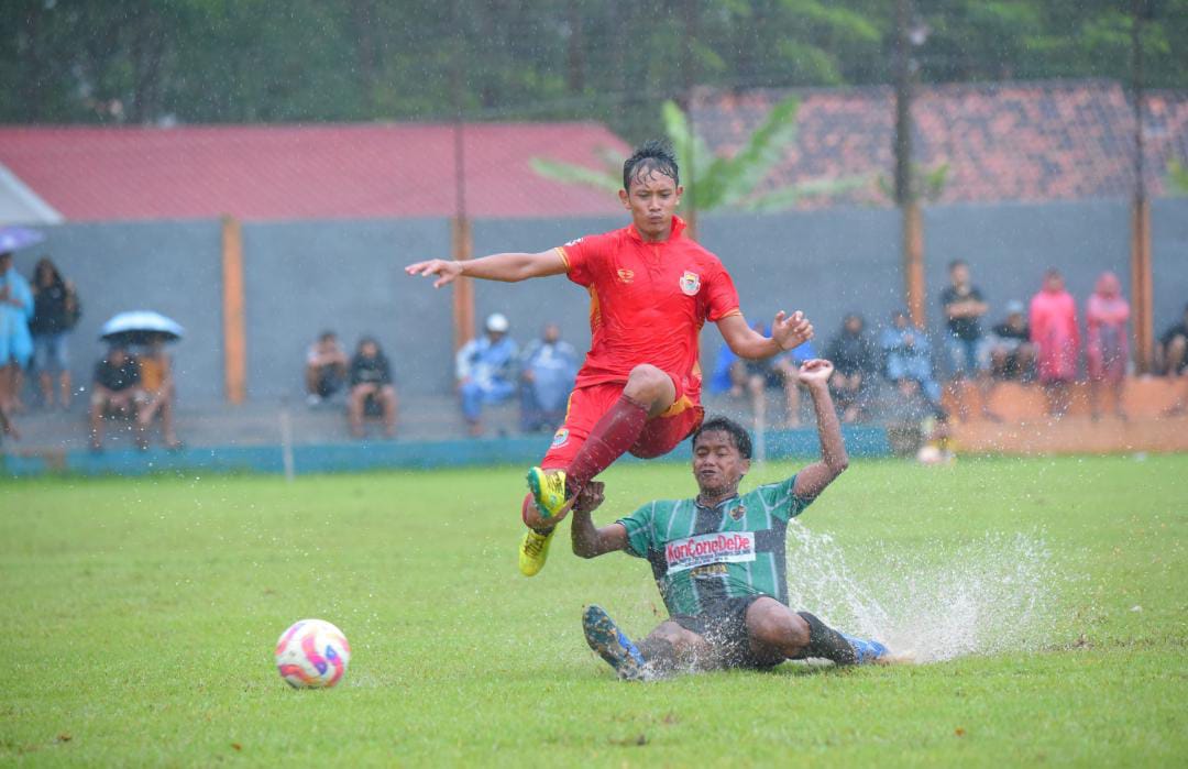 Berlaga di Tengah Hujan, Persibat Batang Guyur 4 Gol ke Gawang Bintang Timur Pekalongan