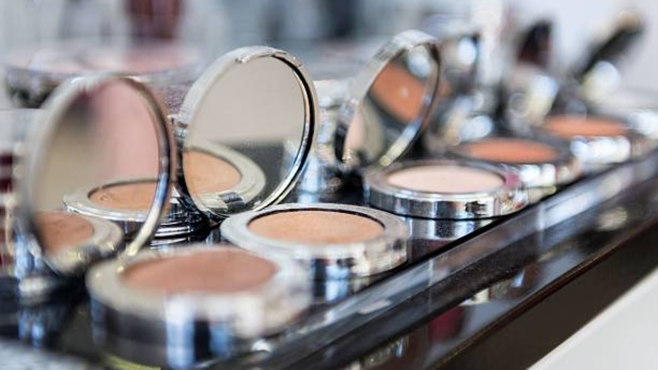 4 Bedak Lokal Murah dan Tahan Lama Dibawah 50 Ribu, Nomor 3 Bikin Mulus Seperti Filter