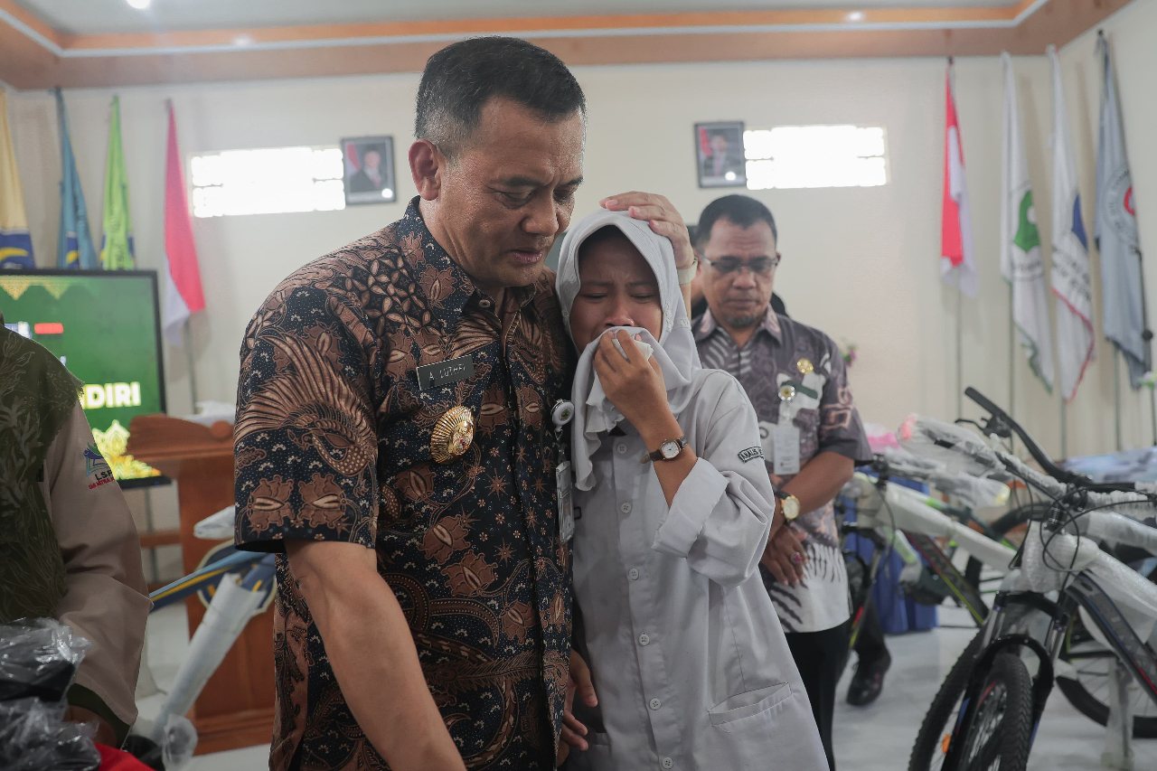 Tangis Haru Valentina dan Kisah Kebermanfaatan Program Sekolah Kemitraan Pemprov Jateng