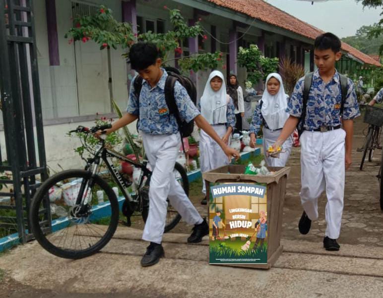SMPN 2 Warungasem Terapkan Program Ticketing Sampah untuk Budaya Ramah Lingkungan