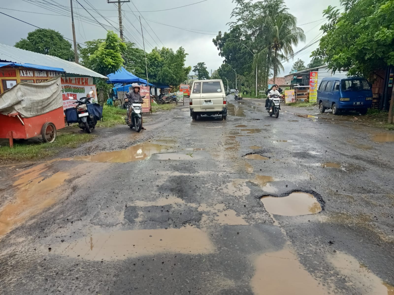 Jalan Provinsi Bojong–Kajen Rusak Parah, Warga Resah …