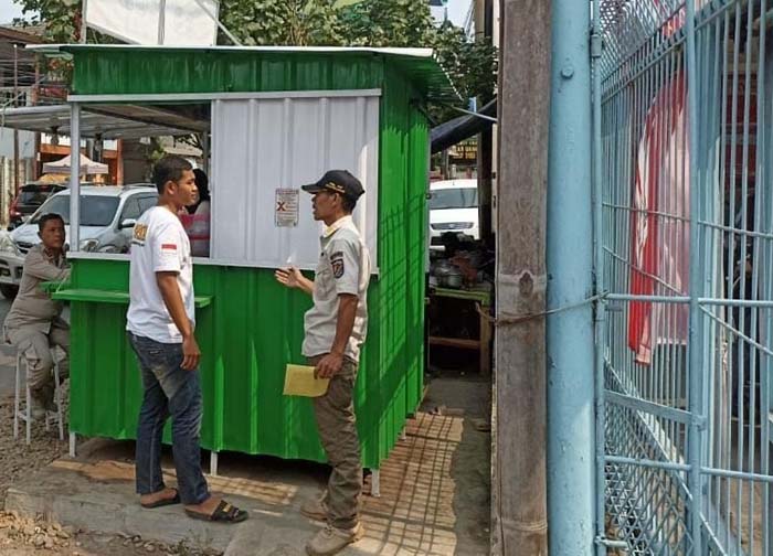 Tiap Hari, 30 Lapak Pedagang di Trotoar Semi Permanen Ditertibkan