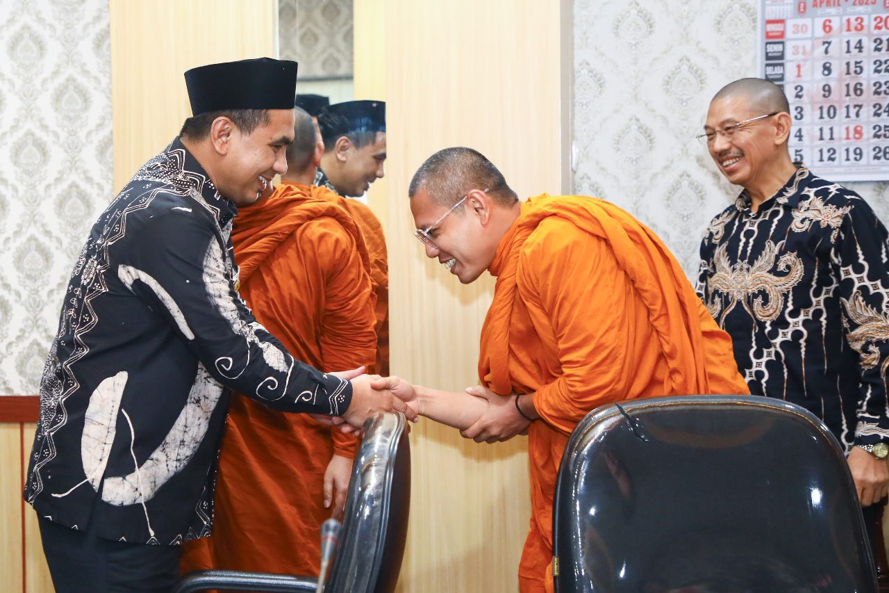 Para Bante Peserta Perjalanan Suci Thudong akan Tiba di Semarang Pada 6-7 Mei 2025