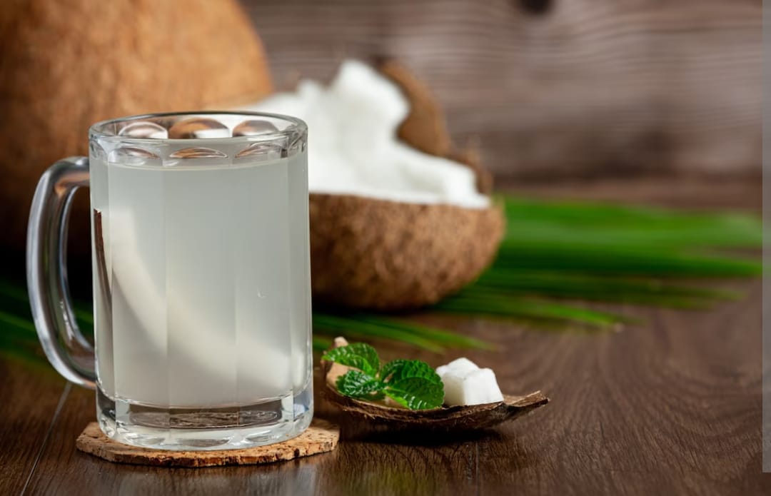 Simak 4 Manfaat Minum Air Kelapa Muda Untuk Kesehatan, Atasi Penyakit Batu Ginjal Hingga Menurunkan Kolesterol
