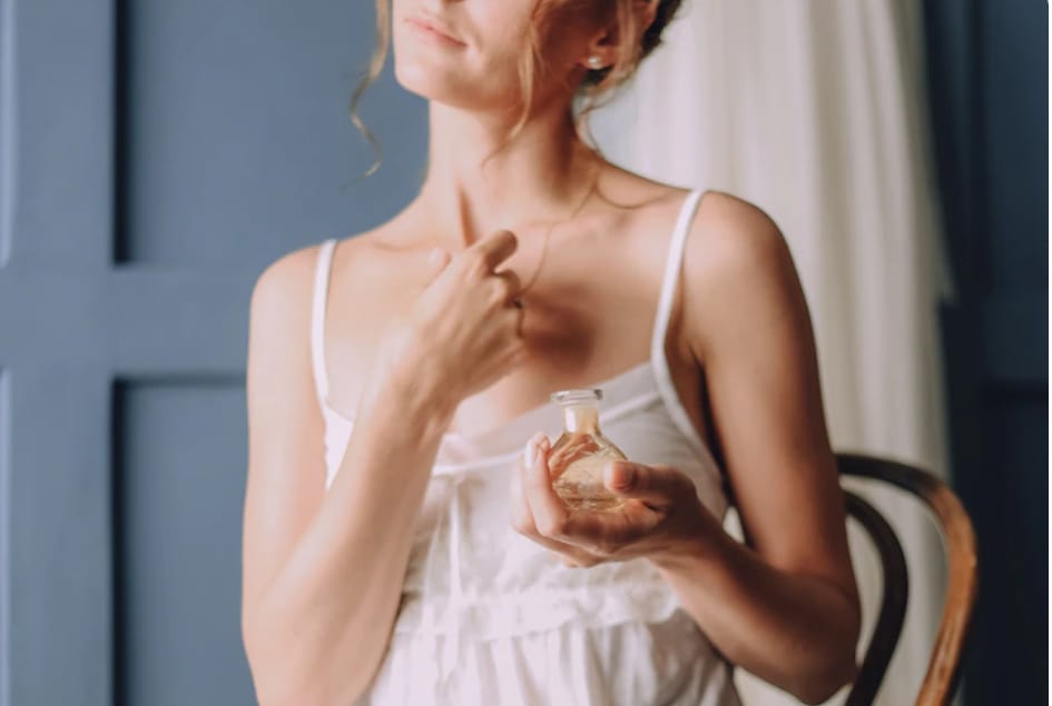 Ini 3 Tips Pakai Parfum Agar Wanginya Nempel Seharian, Jadi Lebih Awet!