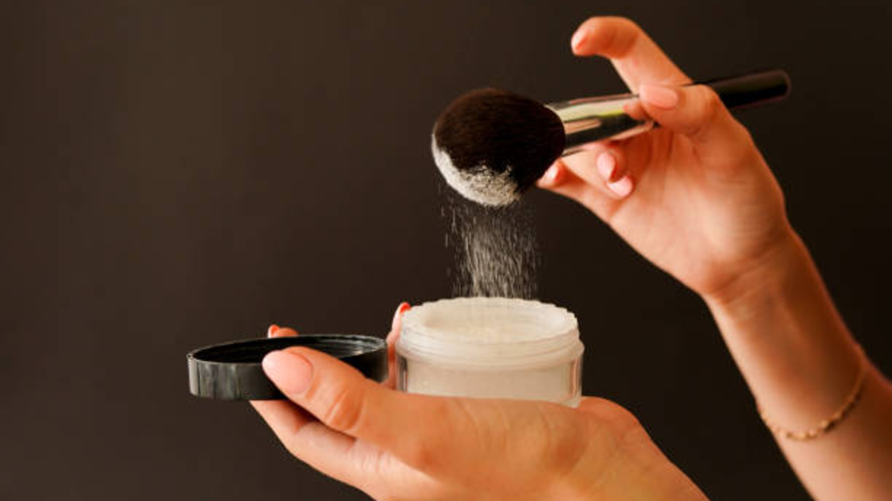 Ini Dia Rekomendasi Bedak Tabur Murah dan Bagus yang Bikin Wajah Glowing Seharian