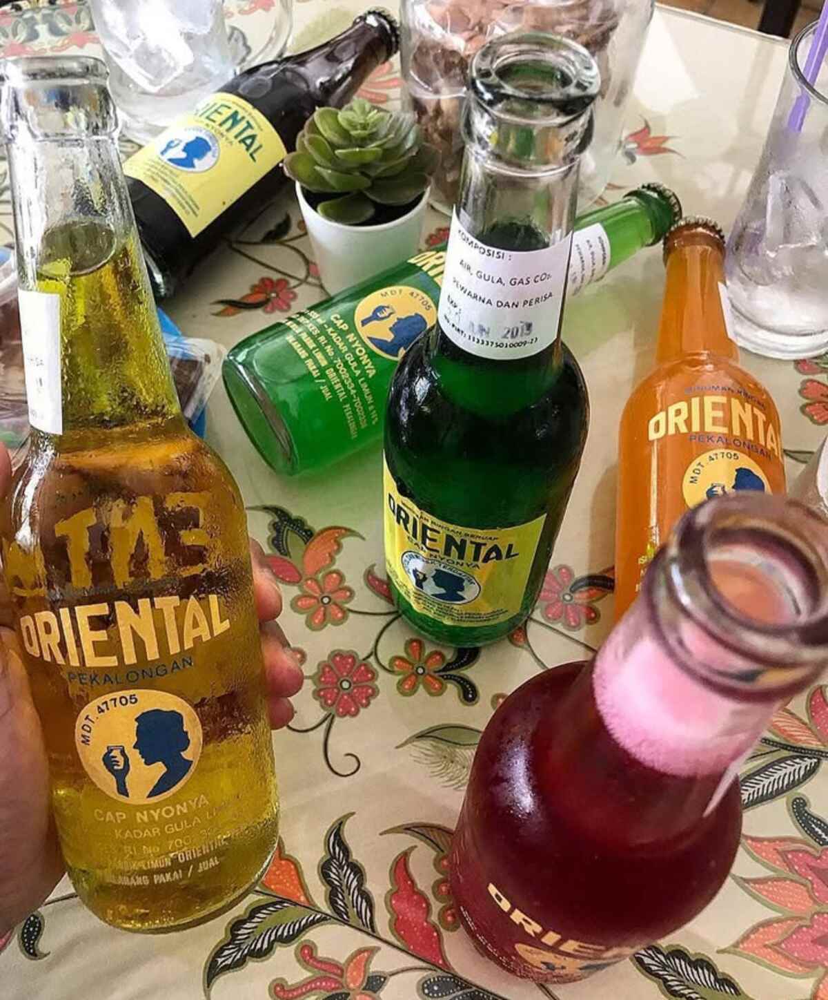 Limun Oriental Cap Nyonya Silhuet: Minuman Tradisonal Khas dari Pekalongan yang Menyegarkan