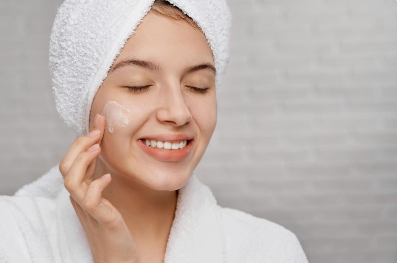 4 Merk Moisturizer Pencerah untuk Kulit Kusam, Bantu Samarkan Noda Hitam