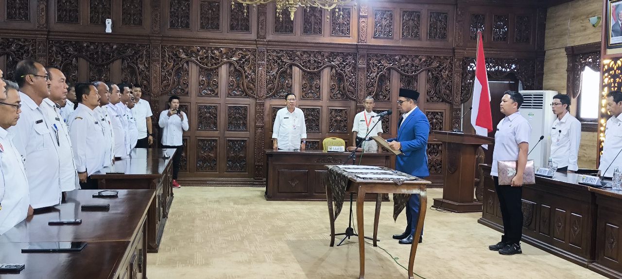 Bupati Batang Lantik Sejumlah Pejabat, Agung Wisnu Jabat Staff Ahli dan Handy Hakim Jadi Kepala Dispermades 