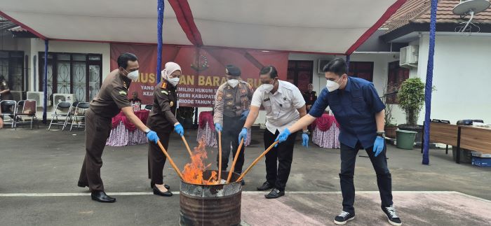 Kejari Kabupaten Pekalongan Musnahkan Barang Bukti 18 Perkara