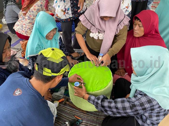  KB Ribathul Mubtadiin Ajak Ortu Kreasikan Kursi dari Sampah Botol Plastik 