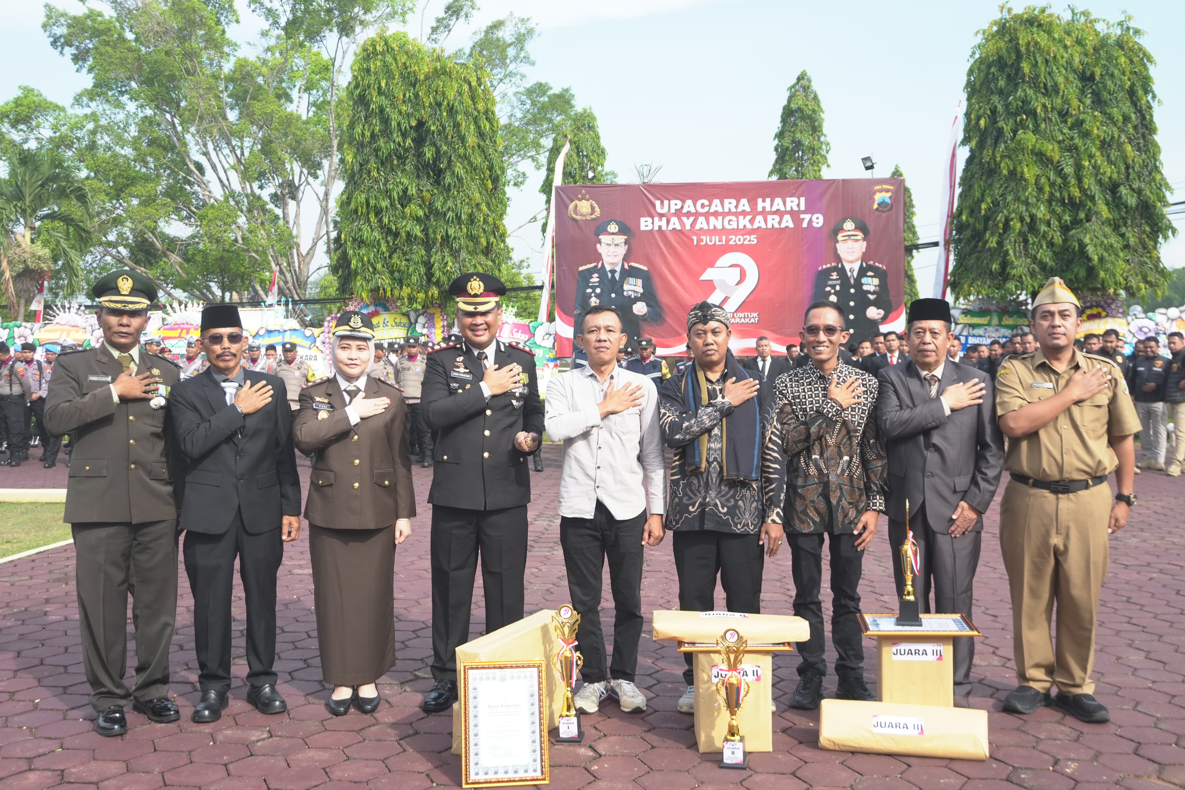 Peringatan Hari Bhayangkara Ke 79, Sekda Yulian Apresiasi Sinergi Polres Pekalongan yang Berdampak Positif