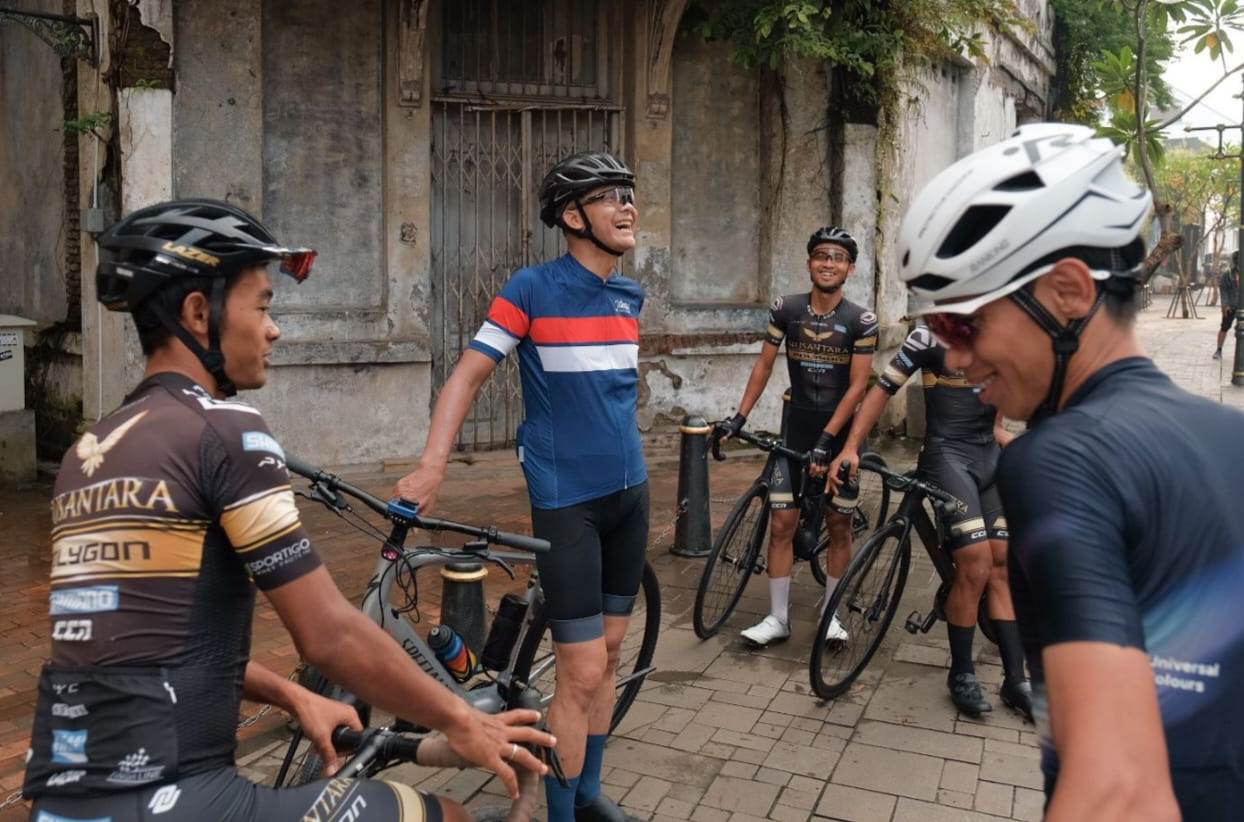 Atlet Sepeda dari Nusantara Cycling Team Gowes Diajak Ganjar Keliling Semarang