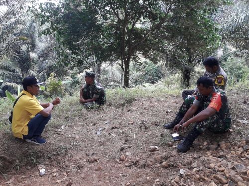 Antisipasi Karhutla, Bhabinkamtibmas dan Babinsa Lebakbarang Giatkan Patroli Hutan 