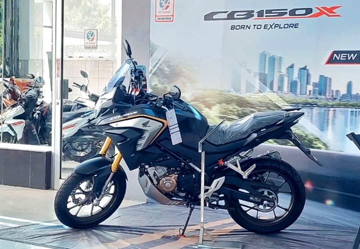 Semakin Menggoda Motor Sport Honda CB150X, Berikut Harga dan Promonya