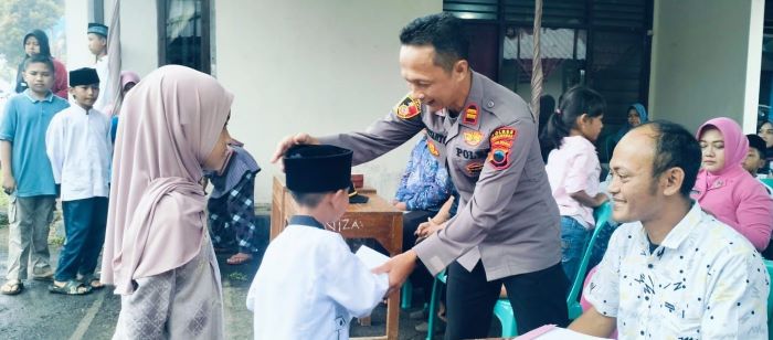 Polsek Lebakbarang Santuni Anak Yatim Piatu