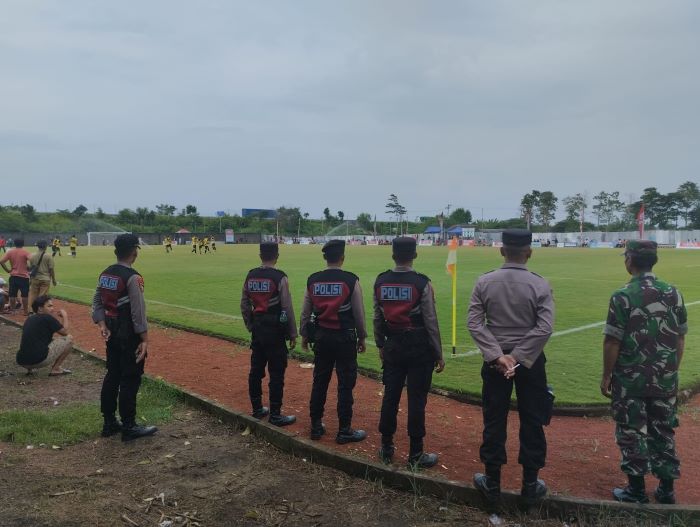 TNI-Polri Amankan Turnamen Sepakbola Purwodadi Open Cup Tahun 2024