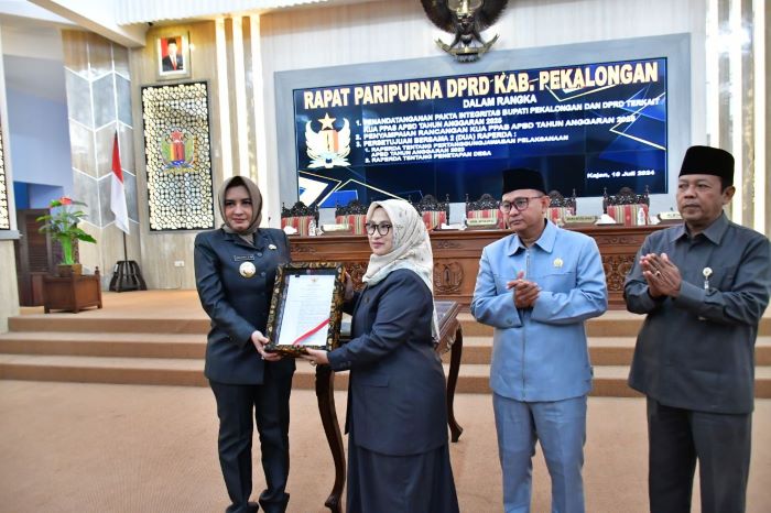 Bupati Pekalongan Fadia Tanda Tangani Pakta Integritas KUA PPAS APBD TA 2025, Komitmen untuk Berintegritas