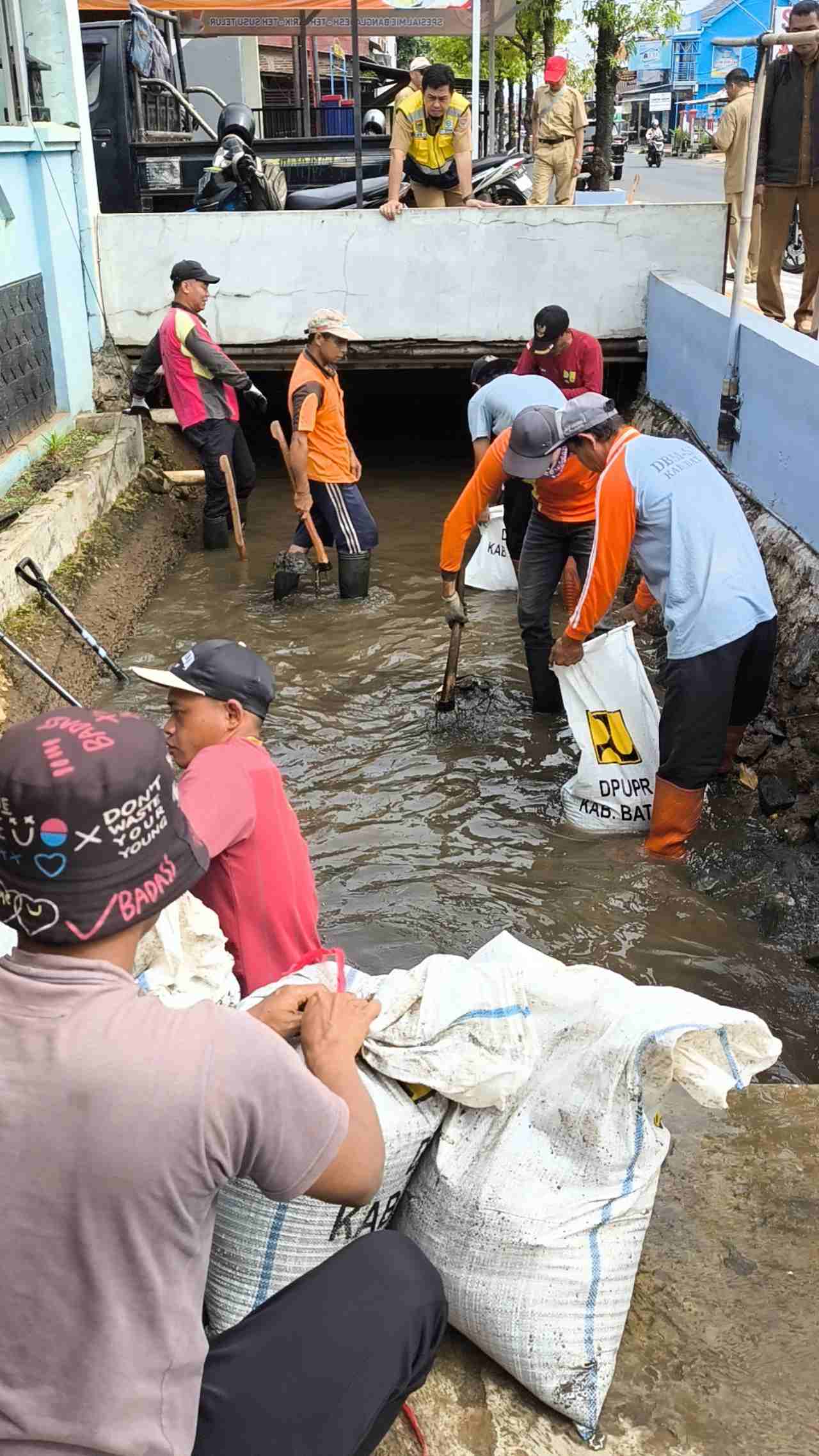 Lintas OPD Pemkab Batang Gerak Cepat Normalisasi Saluran Pasca-Banjir, 80 Personel Gabungan Diterjunkan 