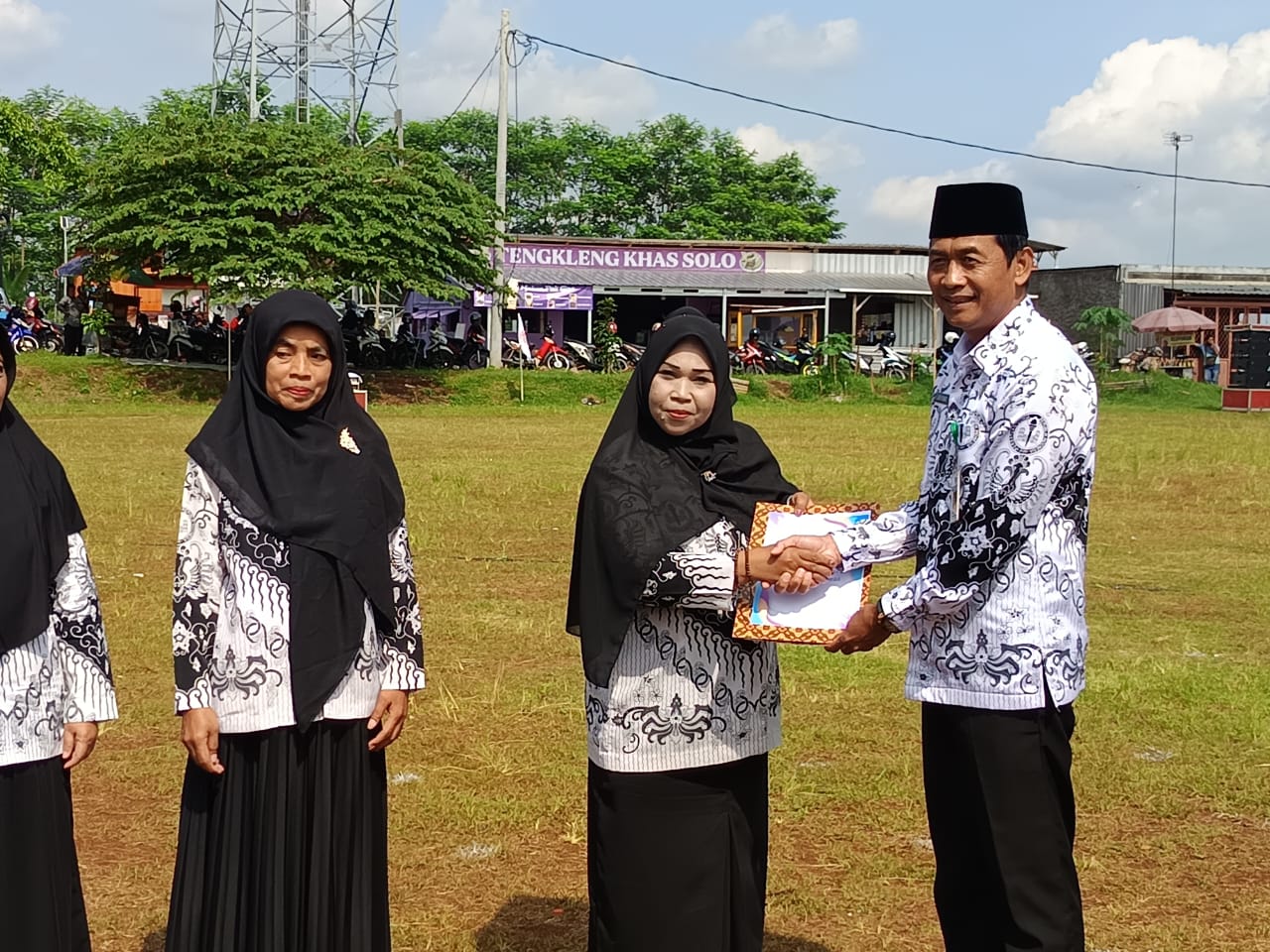 30 Tahun Jadi Guru Honorer TK, Juwiyah Tetap Semangat Mengajar Meski Digaji 450 Ribu Sebulan