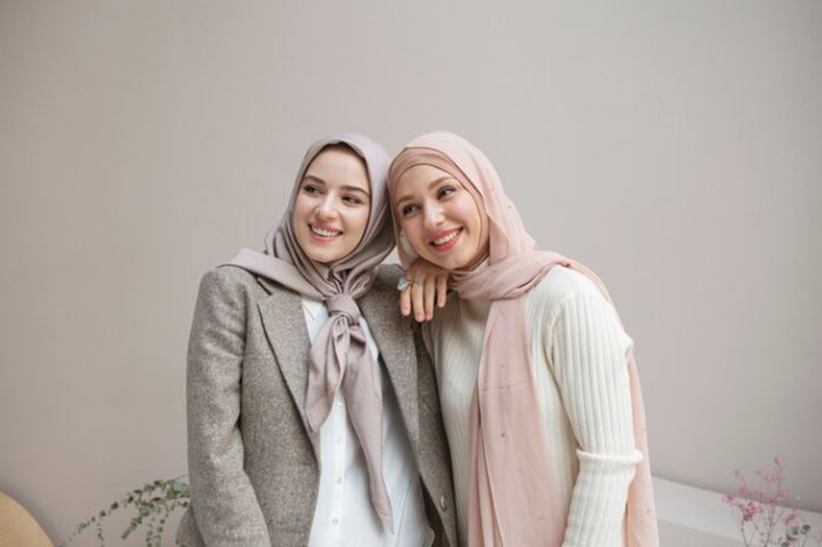Style OOTD Hijab Simple untuk Buka Bersama dan Hangout Bersama Teman ala Tren Fashion Ramadhan 2024