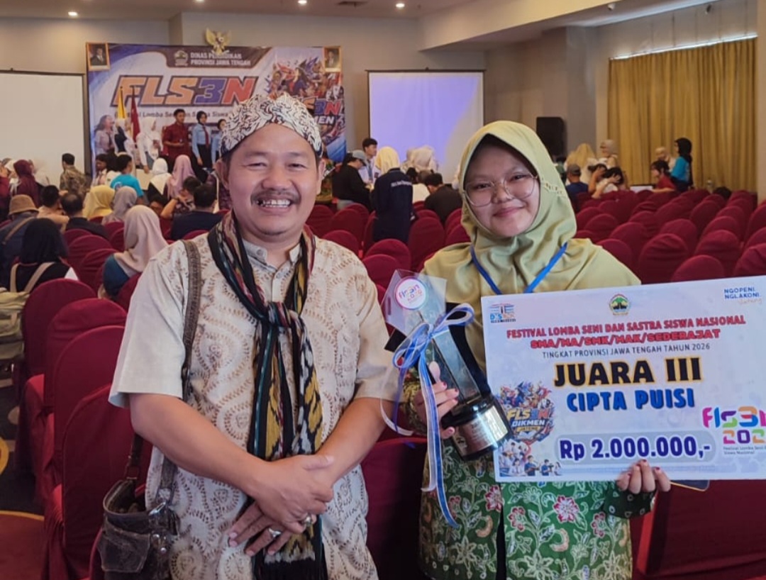Puisi Lawatan Batik Tiga Negeri Antarkan Siswi MAN 1 Kota Pekalongan Juara FLS3N Jateng