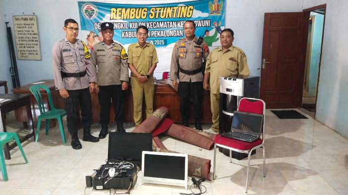 Pelajar Kembalikan Barang Jarahan Saat Kerusuhan di Kota Pekalongan