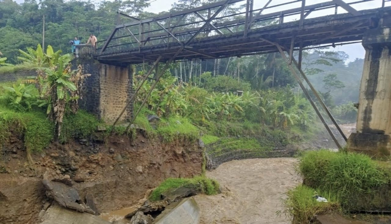 Kondisi Jembatan Kesatrian di Batang Memprihatinkan, Pemkab Usulkan Perbaikan ke TAPD