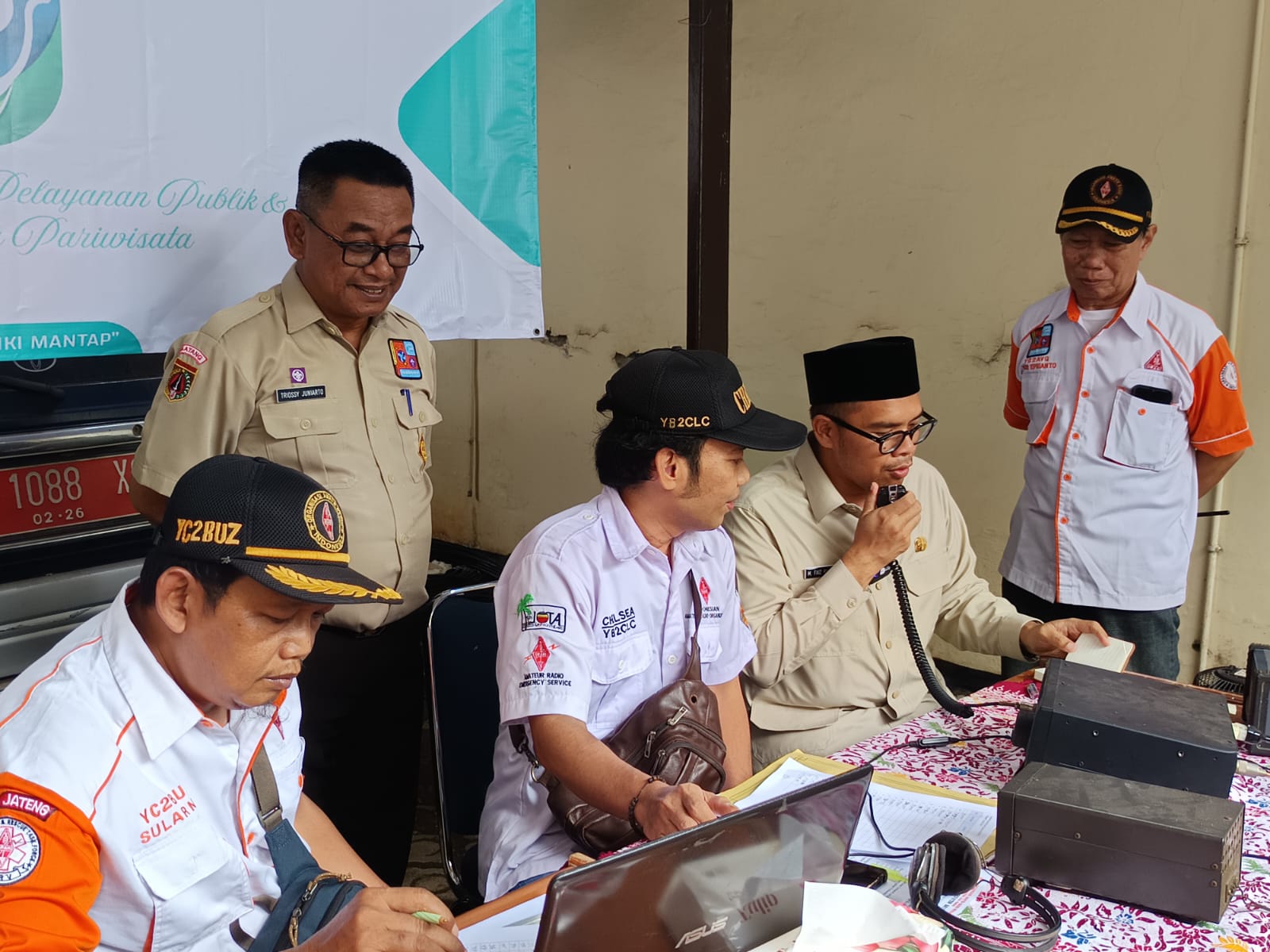 Pertama Kali Berkomunikasi Lewat Radio Amatir, Ini Nama Callsign Bupati Batang Faiz Kurniawan Dari ORARI
