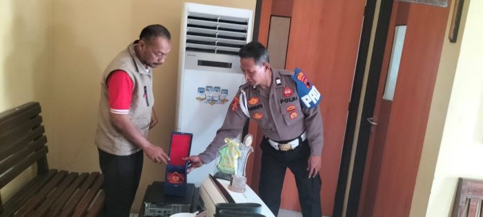 Warga Bojong Serahkan Barang Jarahan, Ada Peralatan Makan Hingga Barang Elektronik