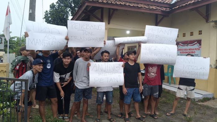 Warga Desa Kedungkebo Tolak Pembangunan TPST Regional, Gelar Aksi Demo di Balai Desa