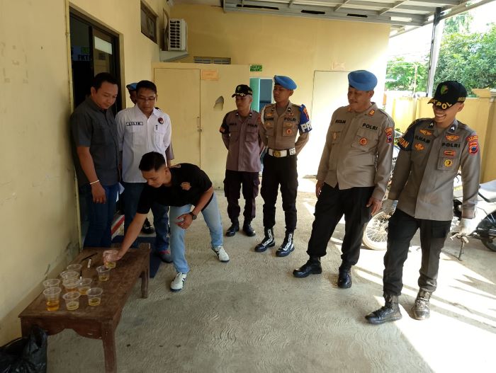 Usai Apel Pagi, Polisi di Polres Pekalongan Secara Mendadak Jalani Tes Urine