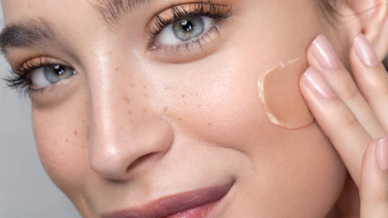 Rekomendasi 4 Tinted Sunscreen Terbaik untuk Flek Hitam Ini Bikin Wajah Glowing