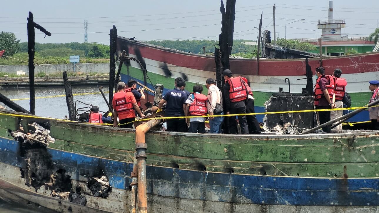 Tim Labfor Polda Jateng Selidiki Penyebab Kebakaran 11 Kapal Ikan di Pekalongan