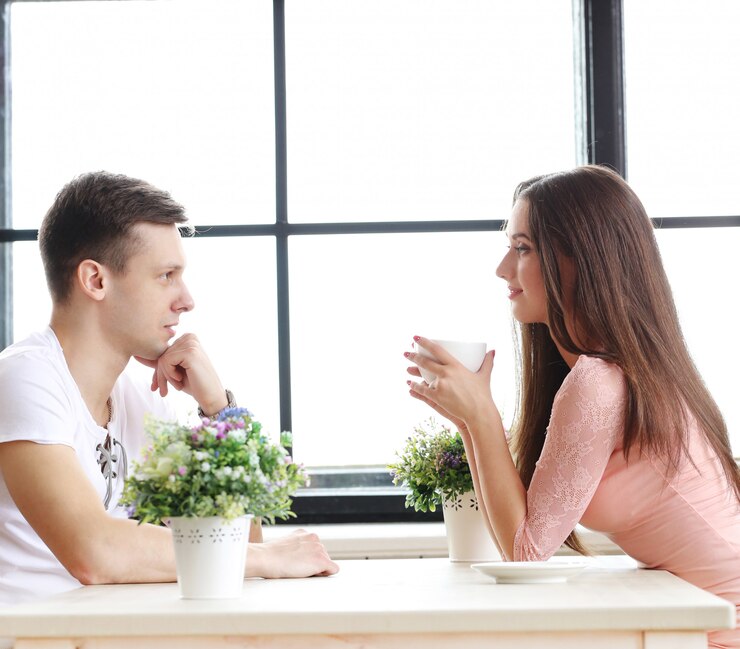 5 Kendala Komunikasi dengan Pasangan yang Membuat Kurangnya Dialog Berdua dalam Hubungan