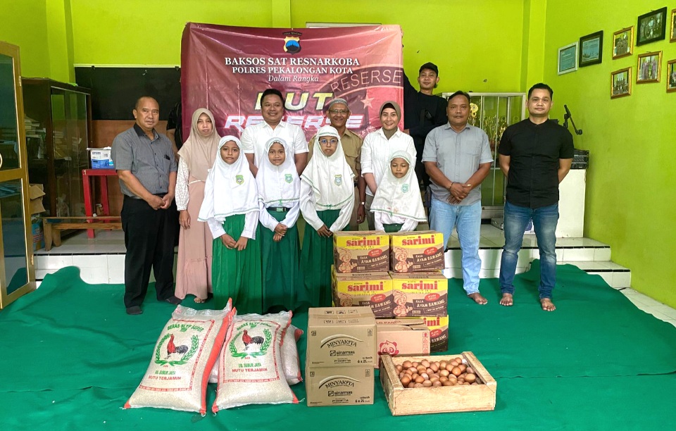 Berbagi Kasih di HUT Reserse Polri ke-78, Sat Resnarkoba Pekalongan Kota Gelar Baksos di PA Dewi Aminah