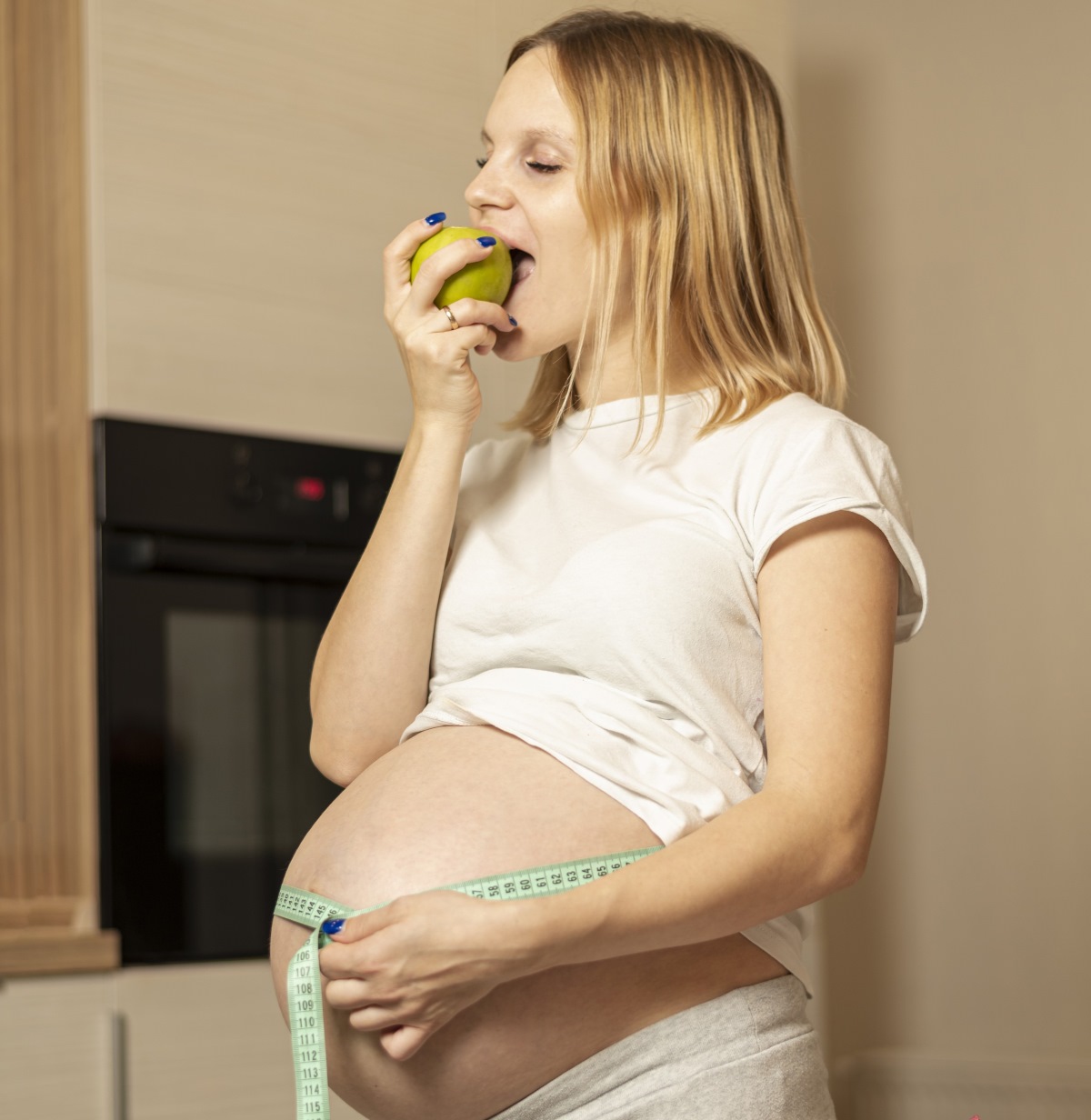Cegah Radikal Bebas selama Kehamilan! 9 Manfaat Buah Apel untuk Kesehatan Ibu Hamil yang Wajib Diketahui