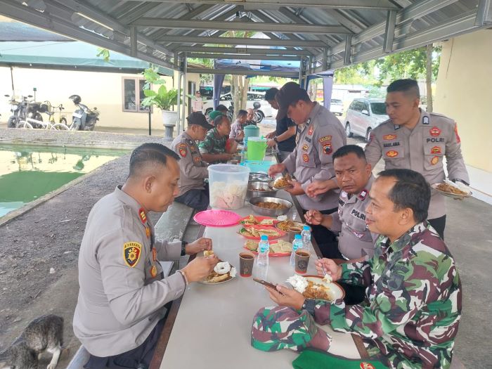 Polsek Sragi dan Koramil Sragi Gelar Apel Sinergitas, Tingkatkan Soliditas Jaga Stabilitas Keamanan