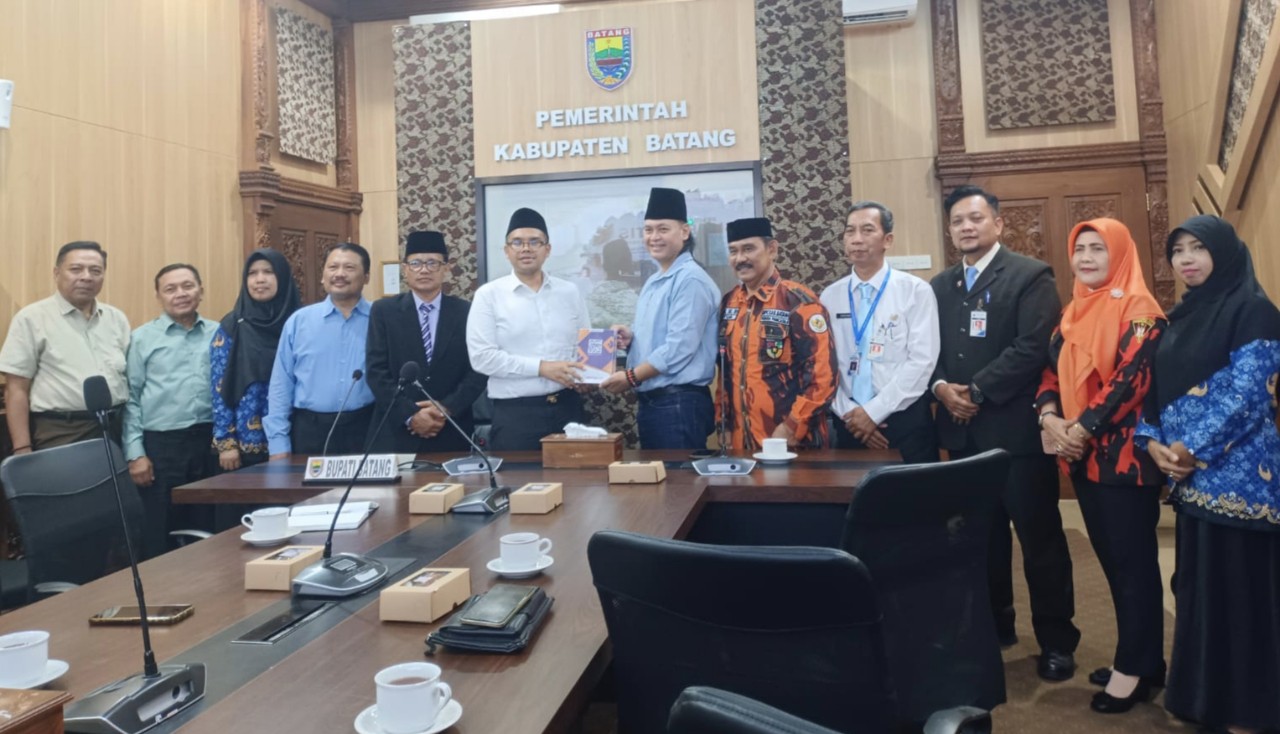 Pemuda Pancasila Jateng Salurkan 16.000 Mushaf Al-Qur'an untuk Warga Batang, Bupati: Telah Ditashih Kemenag