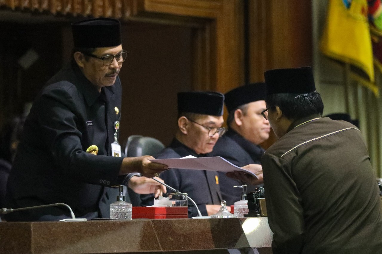 Raperda Pemberdayaan Koperasi dan Usaha Kecil Disetujui, Nana Sudjana: Jadi Pedoman Payung Hukum