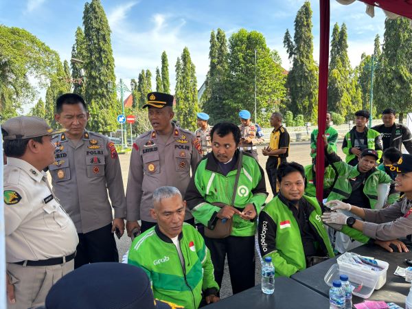 Polres Pekalongan Gelar Bakti Kesehatan Gratis kepada Pengemudi Ojek