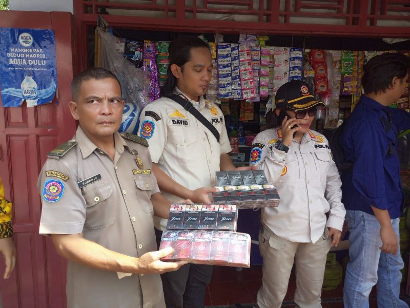 Sisir Warung di Pedesaan, Tim Gempur Rokok Ilegal Kabupaten Pekalongan Amankan 2.260 Batang Rokok Ilegal