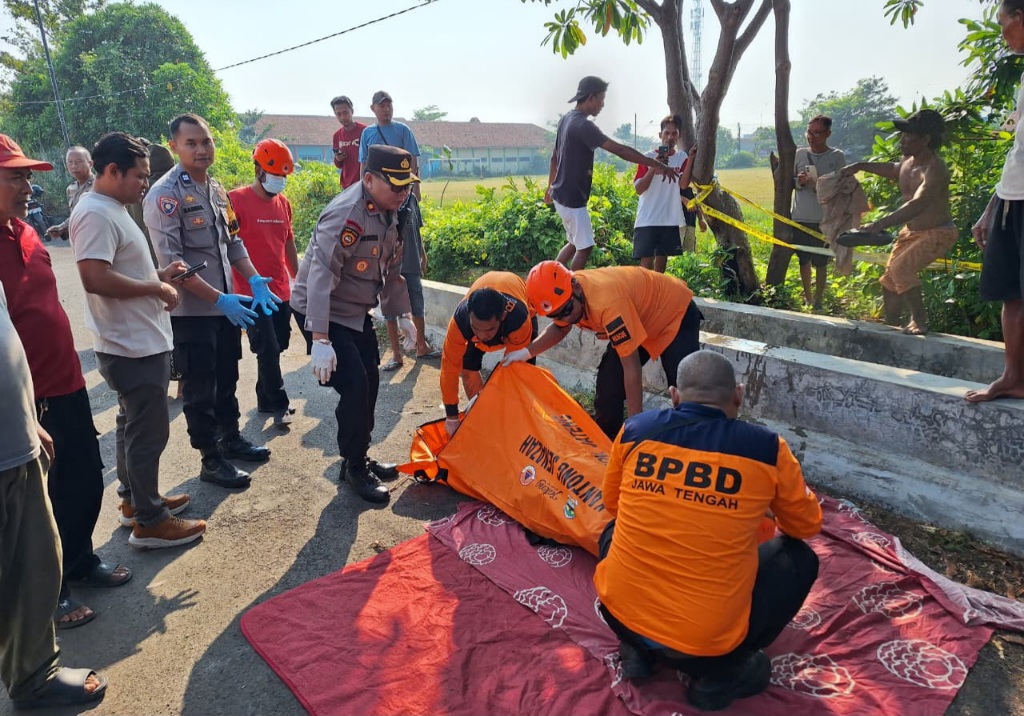 Gempar Pria Paruh Baya Ditemukan Meninggal di Selokan Palapa Pekalongan