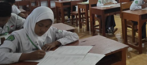 MTs Salafiyah NU Karanganyar Selenggarakan Ujian Madrasah 2024/2025 dengan Nuansa Religius