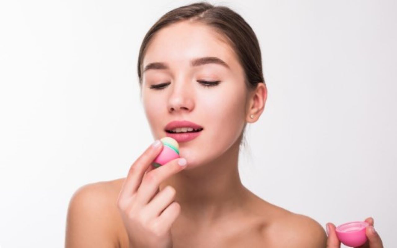 4 Produk yang Bikin Bibir Pink Sehat Alami, Nggak Takut Lagi Kering dan Pecah-Pecah