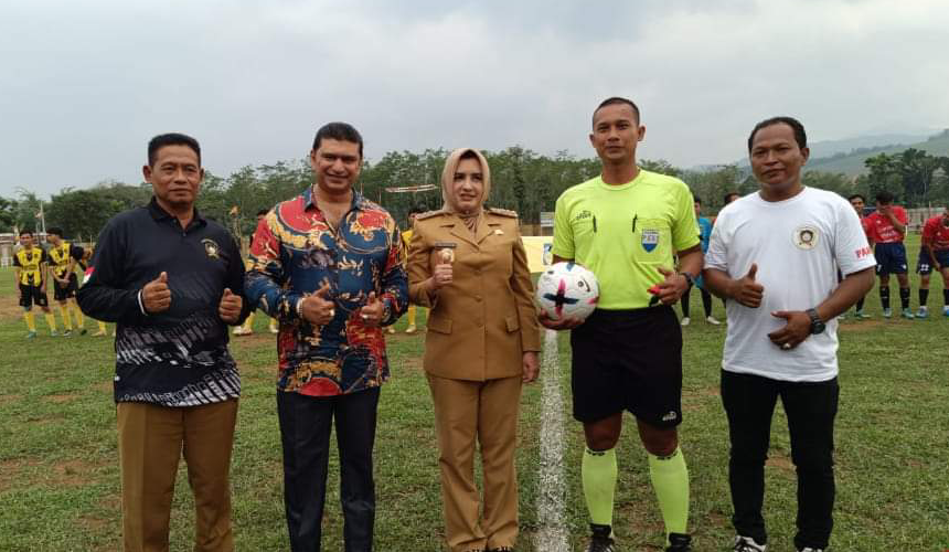 Bupati Pekalongan Fadia Arafiq Resmi Buka Turnamen Sepakbola Gandarum CUP I Tahun 2023