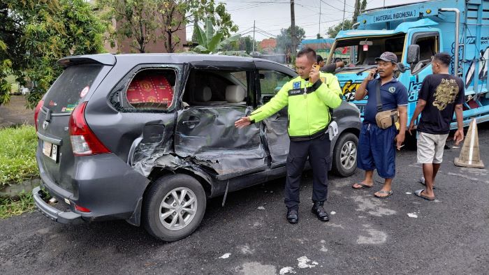 Kecelakaan Beruntun di Wiradesa, Truk Muatan Semangka Terguling Timpa Dua Mobil